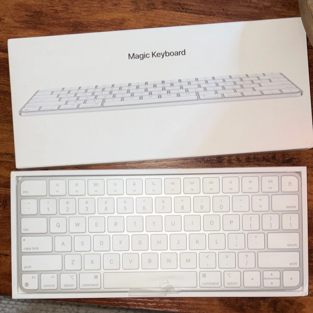 Apple Magic Keyboard - Sleek White Design